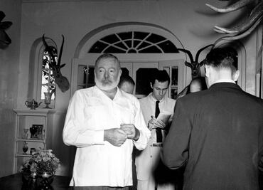 Publican cartas entre Hemingway y su última musa