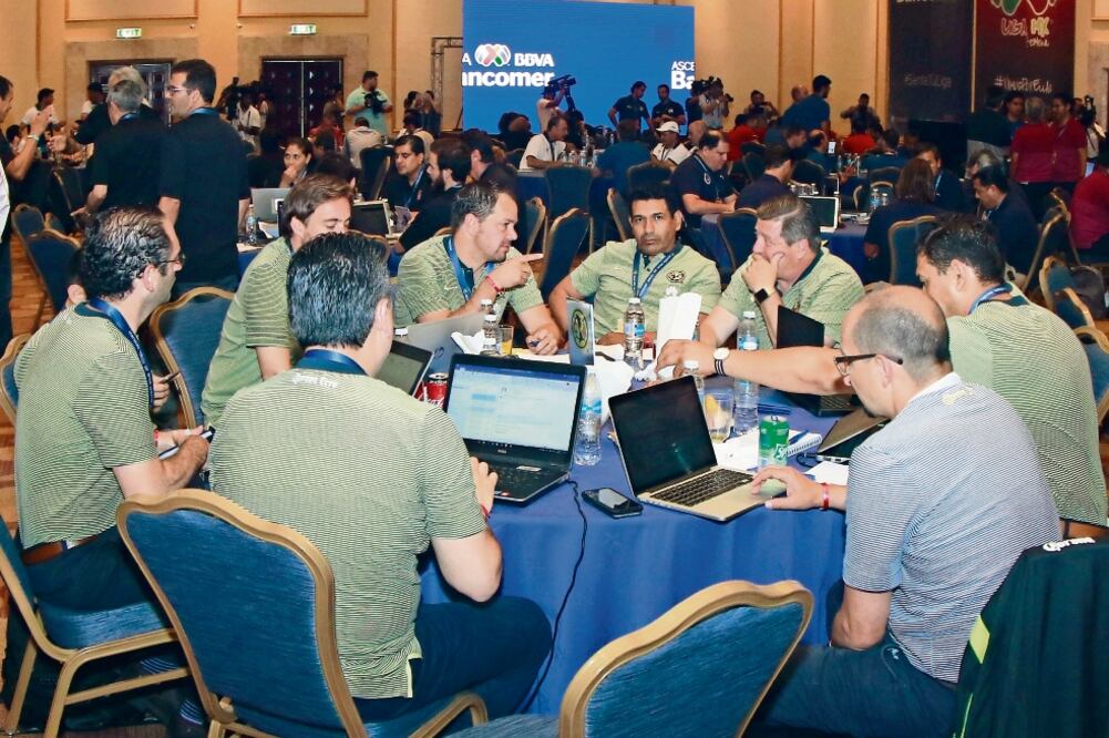 El llamado Mercado de Piernas se realizará el próximo junio, con el formato actual, el nuevo Reglamento de Transferencias entraría en vigor hasta 2019 (ARCHIVO. EL UNIVERSAL)