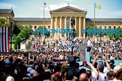 Obama hace campaña y Hillary convalece