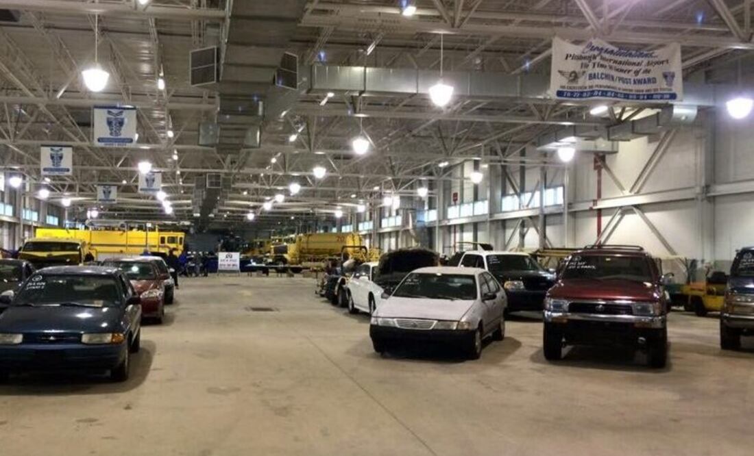 Autos que llevan años abandonados en un aeropuerto, serán subastados