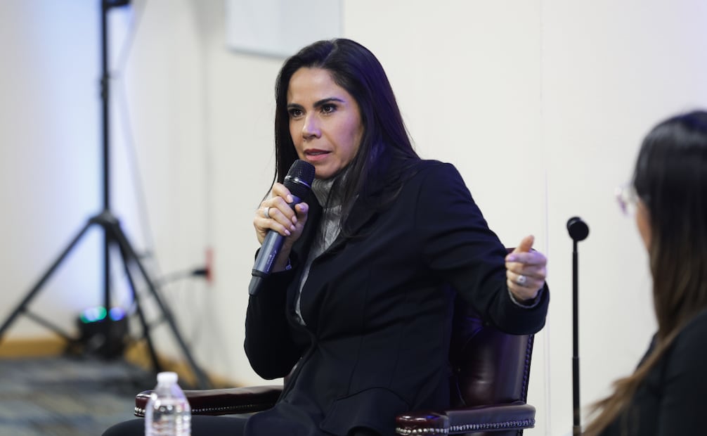 Paola Rojas considera que si bien se han implementado cambios en el sexenio actual, la verdadera transformación no reside únicamente en quien ostenta el cargo más alto de la nación. | Foto: Carlos Mejía.