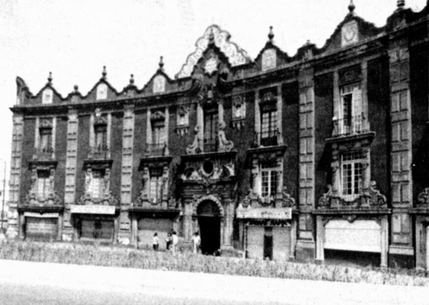 La avenida Bucareli y su transitar del glamour a las marchas