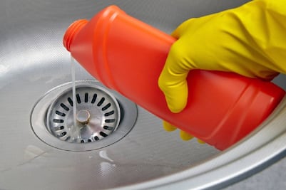 3 trucos caseros para destapar las cañerías y eliminar el mal olor