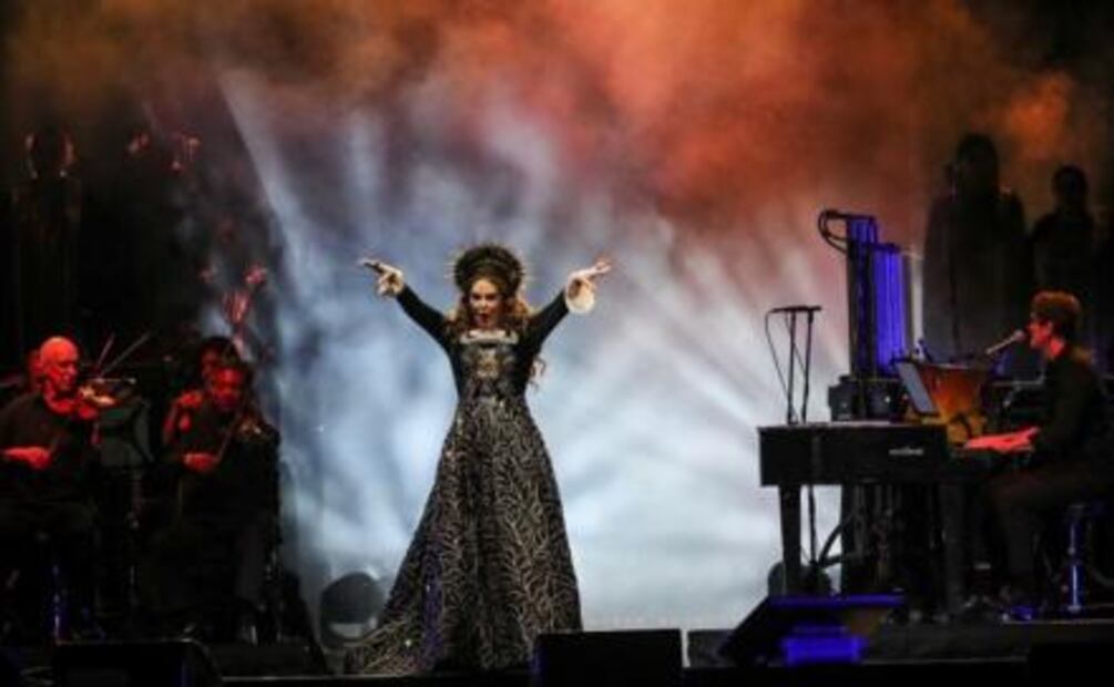 Entre aplausos reciben a Sarah Brightman en la Arena Ciudad de México