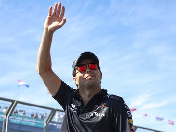 Checo Pérez sube al podio en el GP de Australia; terminó segundo