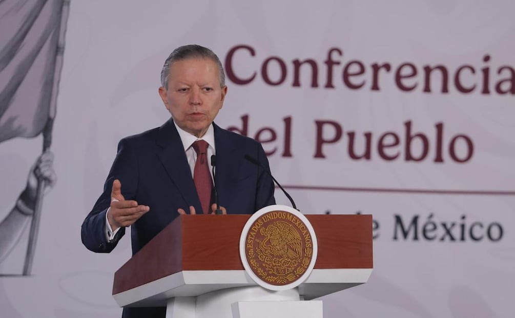Arturo Zaldívar, coordinador de Política y Gobierno, durante la conferencia de prensa de la presidenta Claudia Sheinbaum desde Palacio Nacional (27/08/2026). Foto: Gabriel Pano / EL UNIVERSAL