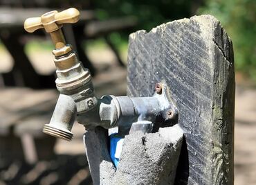 Habitantes de Tepeji del Río exigen agua tras más de una semana sin suministro; critican tardanza en solución