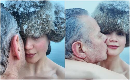 Alexis Ayala y Cinthia Aparicio en las aguas termales al aire libre de Chena Hot Springs en Alaska a finales de 2025. 