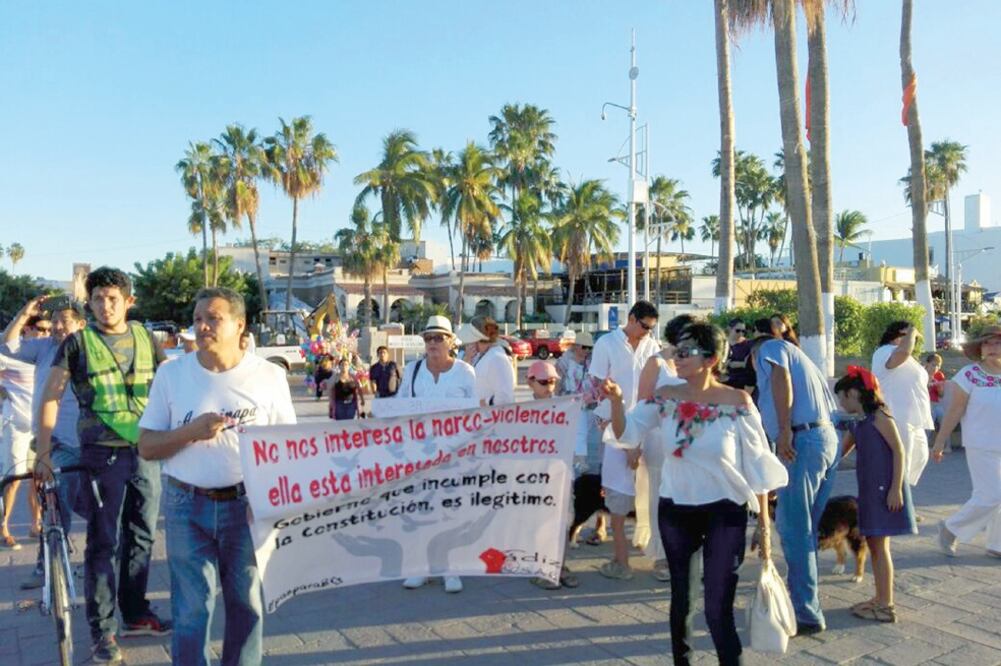Habitantes de La Paz y de Los Cabos marcharon en demanda de seguridad contra la ola de homicidios que enfrenta el estado desde hace tres años. (GLADYS RODRÍGUEZ. EL UNIVERSAL)