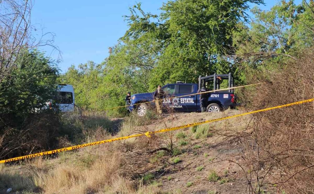 Activistas localizan restos humanos en fosa clandestina en sindicatura de Costa Rica, Sinaloa; se desconoce el sexo de los cuerpos.
Foto: Especial.