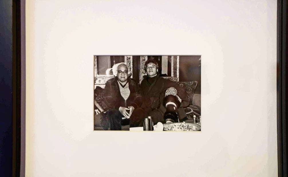 El cantante y compositor Juan Gabriel junto al escritor Carlos Monsiváis. Foto: Diego Simón / EL UNIVERSAL