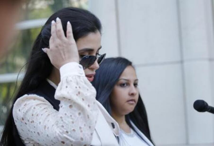 Acude Emma Coronel a juicio de "El Chapo"