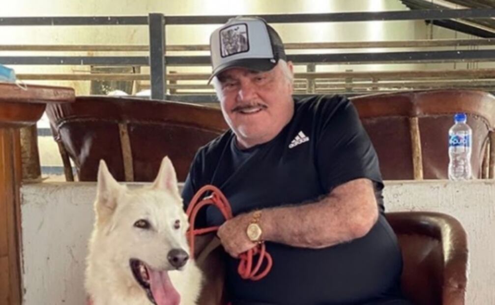 Hospitalizan a Vicente Fernández 