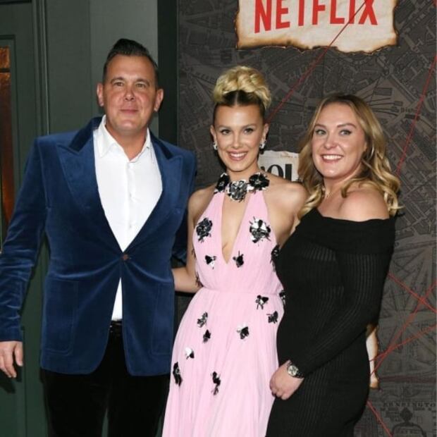 Ellos son los padres de Millie Bobby Brown, la estrella juvenil del momento