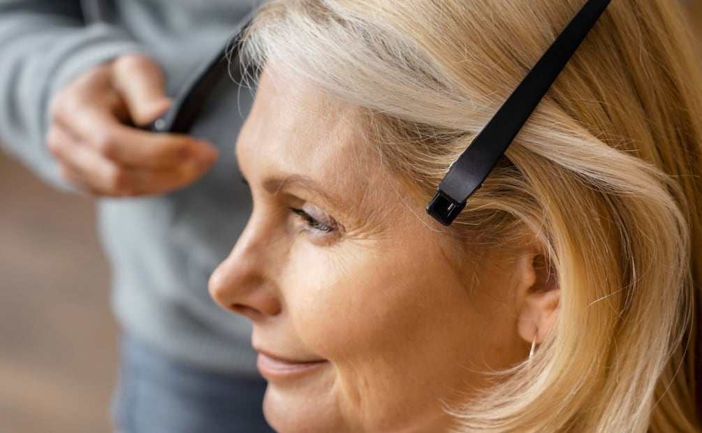 No es normal que tu tinte no cubra por completo las canas. Foto: Freepik