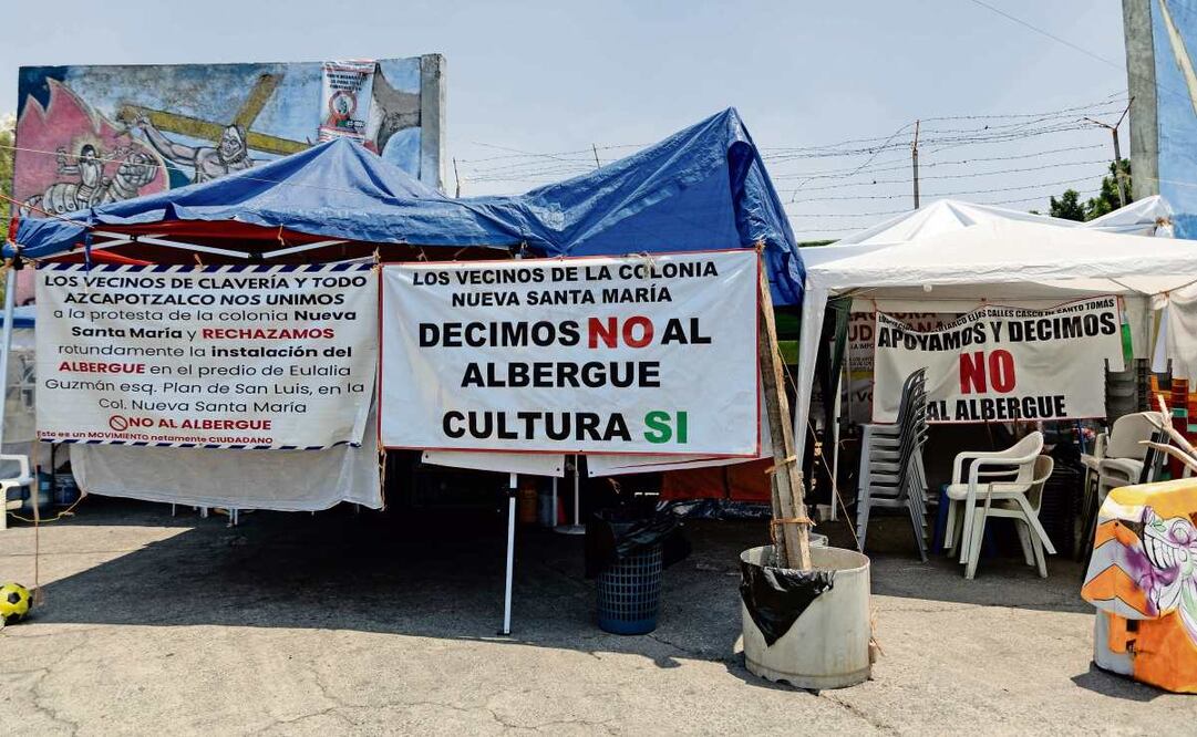 Entre sus trabajos y diferentes actividades, los vecinos se dan el tiempo para seguir resguardando el lugar, pues no quieren que “los madruguen” las autoridades. (22/04/2025) Foto: Hugo Salvador | El Universal