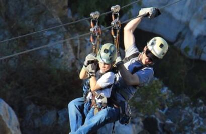 Ricardo Anaya se lanza de tirolesa en La Paz, donde visitó a Ernesto Ruffo