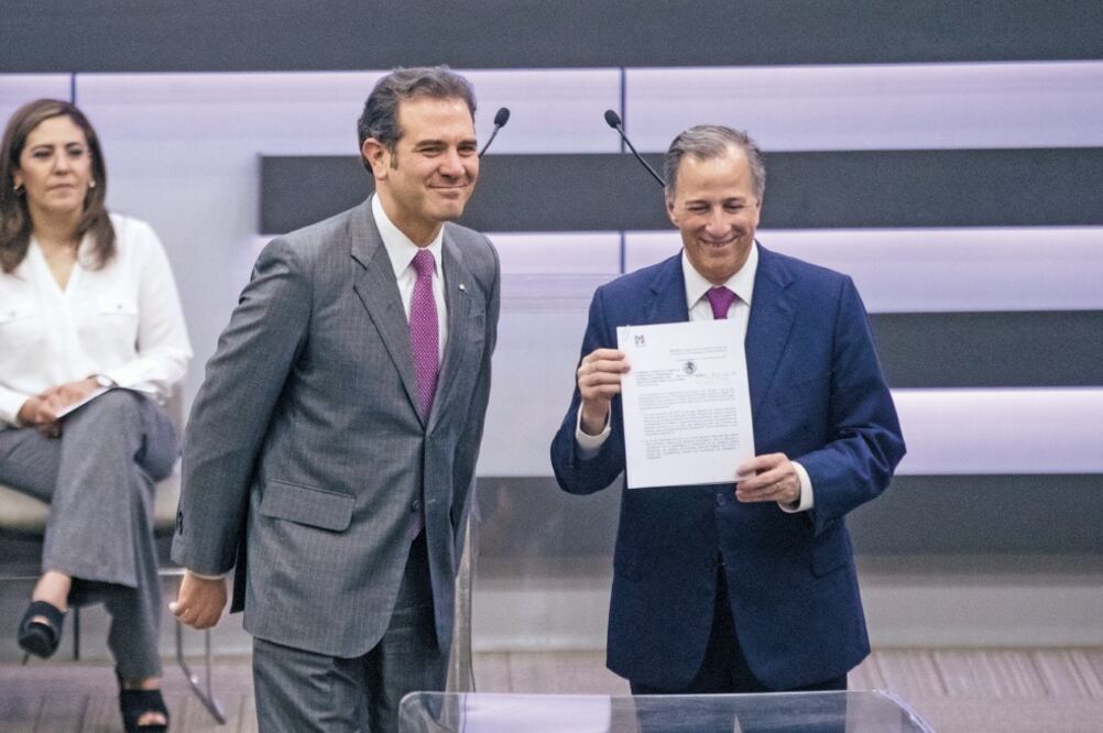 José Antonio Meade (der.) advierte que en la elección están en juego el futuro y la posibilidad de retroceder o de convertir a México en un país próspero. (GERMÁN ESPINOZA. EL UNIVERSAL)