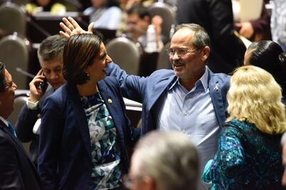 Regresa Madero a San Lázaro; saluda a panistas