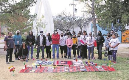 Pintan los rostros de desaparecidos para memorial en Chihuahua