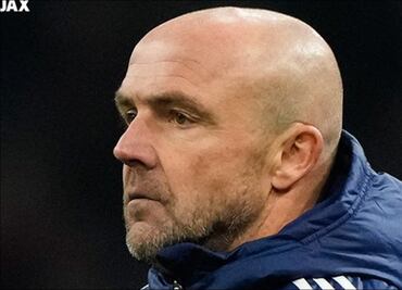 Edson Álvarez y Jorge Sánchez se quedan sin DT; Ajax despidió a Alfred Schreuder