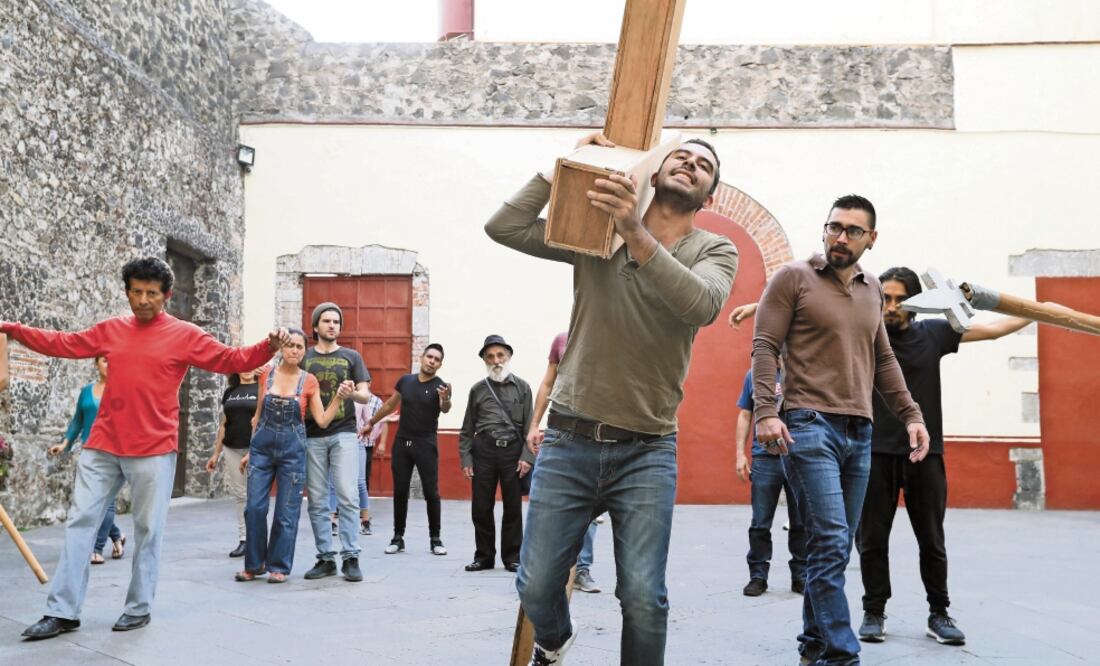 Durante 18 años consecutivos la Compañía Nacional de Teatro Clásico Fénixnovohispano ha puesto en escena el Viacrucis. Su director resalta que una de las principales características que hacen especial a esta representación es la participación de actores.