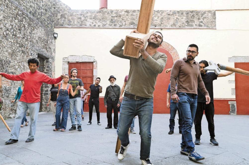 Durante 18 años consecutivos la Compañía Nacional de Teatro Clásico Fénixnovohispano ha puesto en escena el Viacrucis. Su director resalta que una de las principales características que hacen especial a esta representación es la participación de actores.