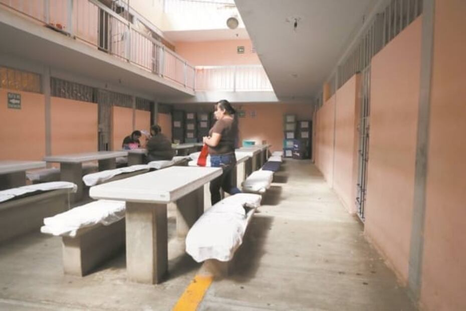 Reclusas improvisan toallas sanitarias con trapos y calcetines