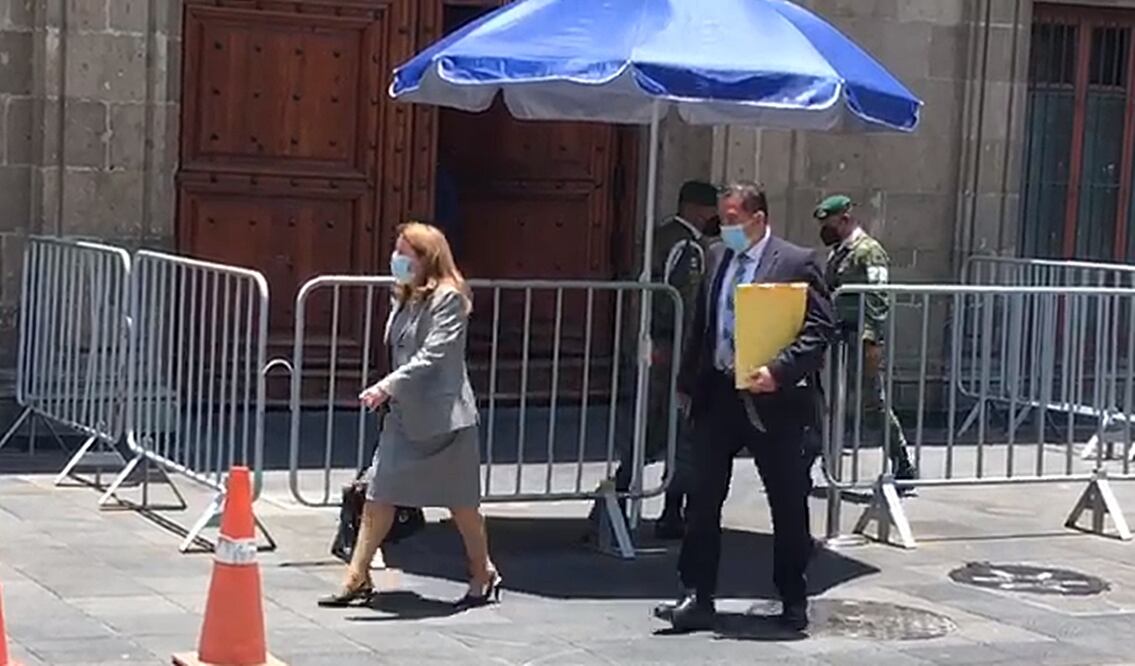 A las 13:27 horas, Loretta Ortiz Ahlf salió de Palacio Nacional sin dar declaraciones a la prensa quien se le preguntó el motivo de su visita. Foto: especial