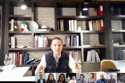 Anaya dialoga con jóvenes en internet