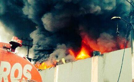 Se registra incendio en fábrica de Xalostoc