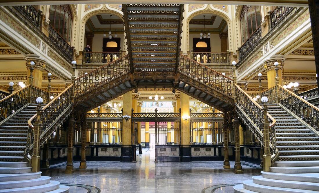 Conmemoran 110 años del Palacio Postal con estampilla