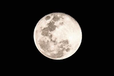 La forma del agua... en la Luna