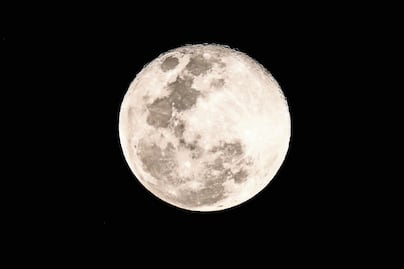 La forma del agua... en la Luna