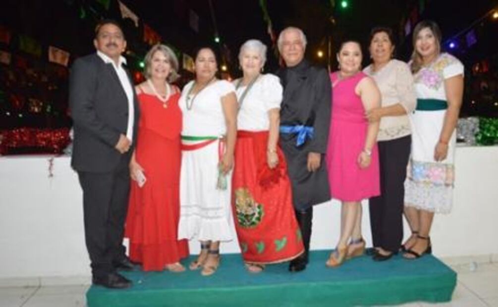 "Chenel" se viste de Miguel Hidalgo tras dar el grito en Angostura, Sinaloa