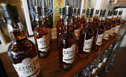 Productores de whiskey de EU expresan alivio por fin de aranceles de Canadá y México