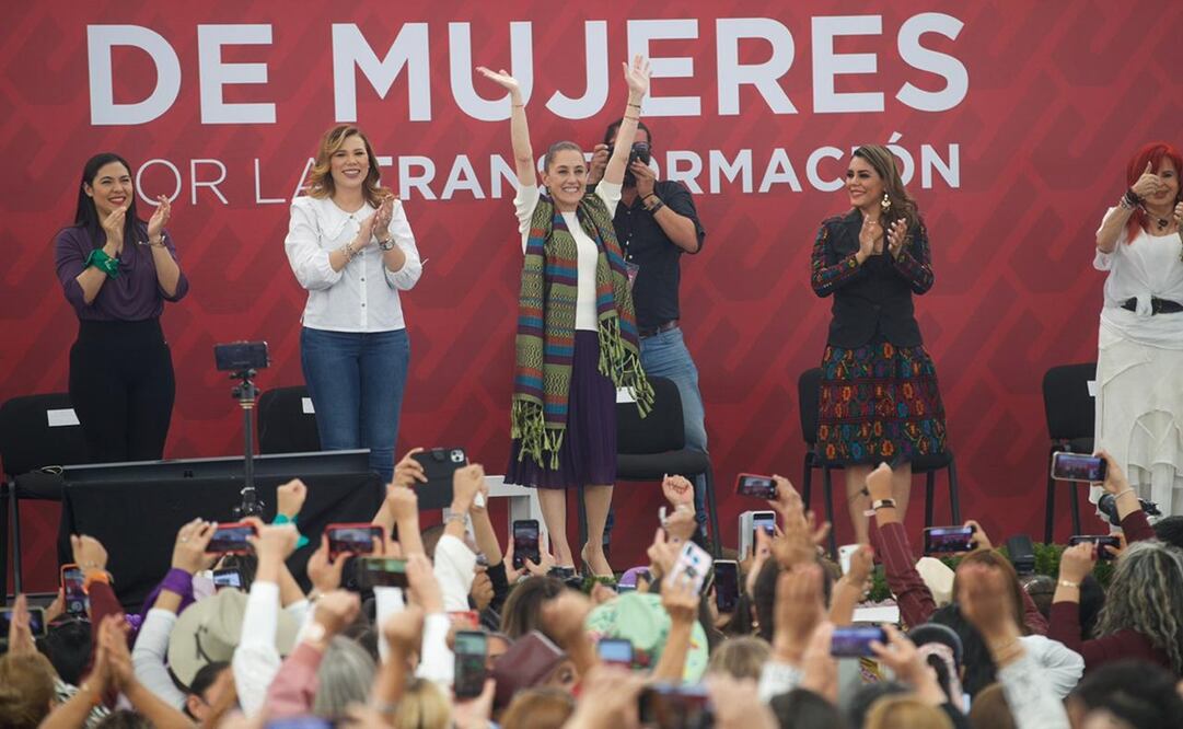 Durante sus discursos, la Jefa de Gobierno, Claudia Sheinbaum, fue la más aplaudida. Foto: Germán Espinosa / EL UNIVERSAL
