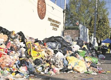 Sigue basura en las calles de Toluca