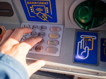 ¡No más comisiones! Los bancos que ya no te cobrarán por retirar efectivo y consultar saldo