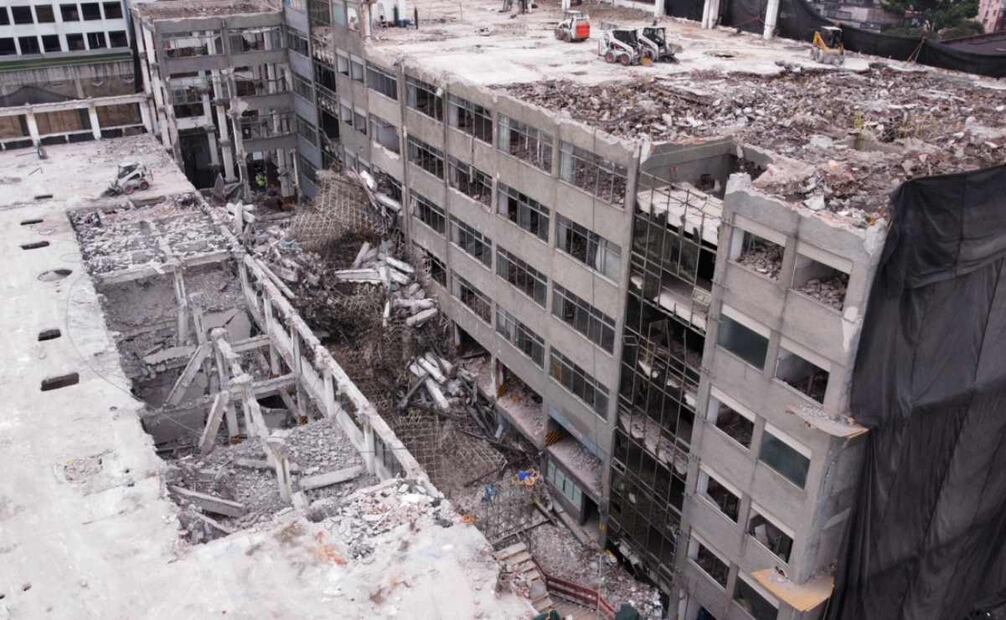 Colisión de edificio en inmediaciones del Metro San Antonia Abad (09/03/2026). Foto: Juan Carlos Williams / EL UNIVERSAL