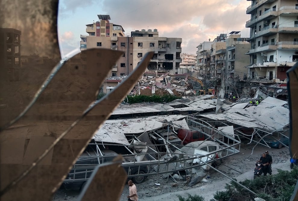Un edificio destruido tras ser impactado por un ataque israelí, en la ciudad libanesa de Tyre. FOTO: AP