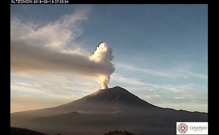 Popocatépetl registra exhalación con ceniza y expulsa fragmentos incandescentes