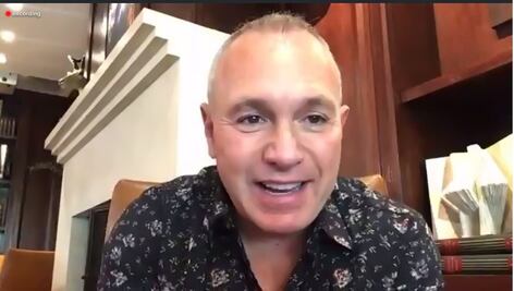 Alejandro Gou reabre al teatro con espectáculo híbrido