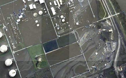 Barcos de limpieza atienden derrame de petróleo en el Golfo de México tras paso de "Ida"