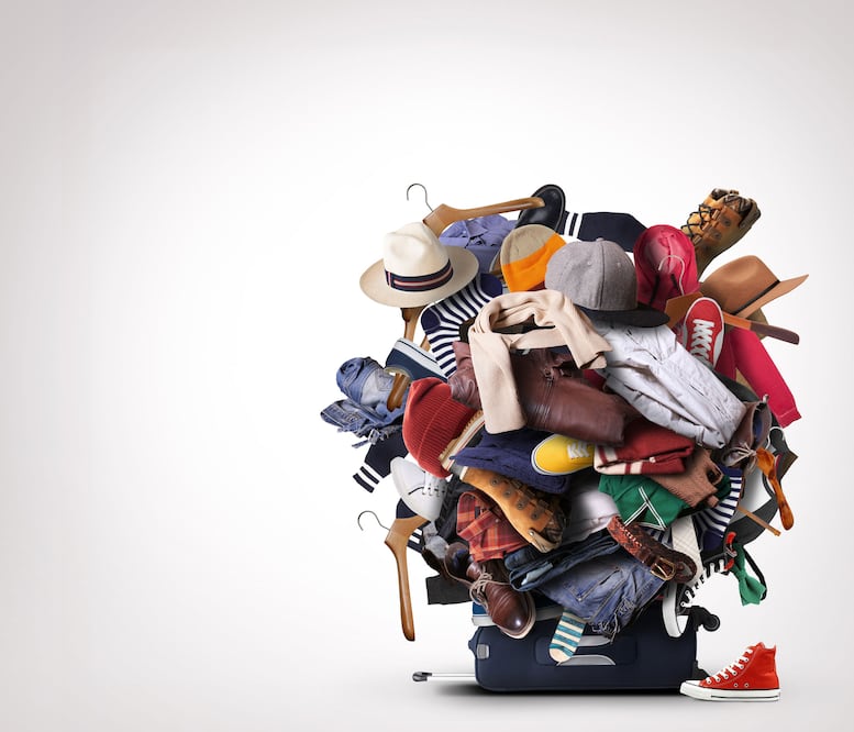 ¿Eres un caos para ordenar tu equipaje? Una de las reglas es guardar las prendas "por si acaso". (Foto: Istock)