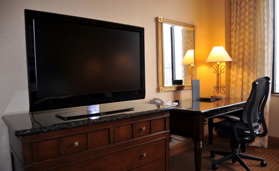 En un hotel de la cadena Starwood, a través de las cámaras de seguridad descubrieron el robo de una televisión. (Foto: iStock)