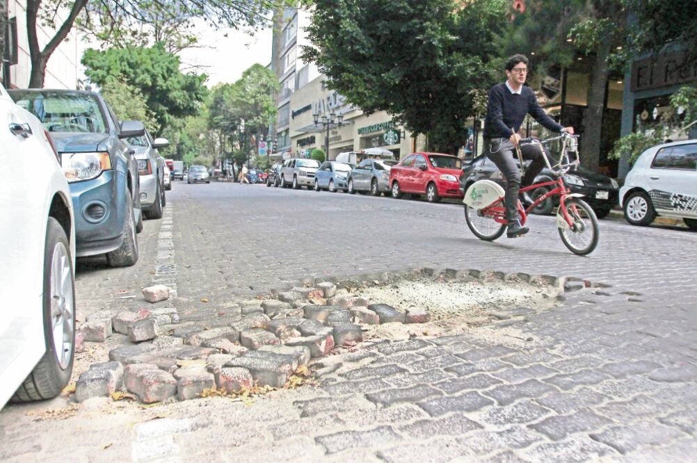 Eduardo Pascual dice que conoce el proyecto de la Autoridad del Espacio Público, que se centra en dar más espacio a calles como Génova y Amberes, para lo cual se retirarán los parquímetros y jardineras (NADYA MURILLO. EL UNIVERSAL)