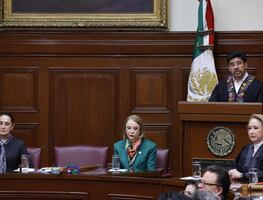 Rinden protesta nuevos ministros, Arístides Guerrero asiste en silla de ruedas; sigue la cobertura