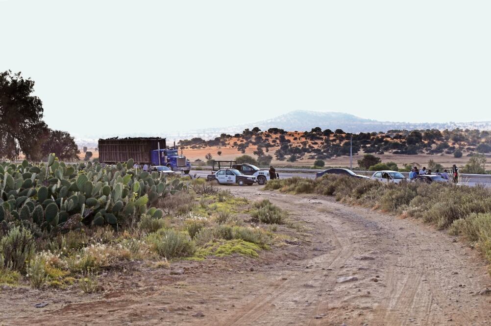 El domingo por la noche, elementos de la fiscalía mexiquense realizaron un operativo, encontraron dos celulares con fotos de los posibles ladrones (ARCHIVO. EL UNIVERSAL)