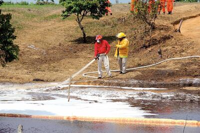 En un mes, 2 derrames de gasolina en el mismo sitio